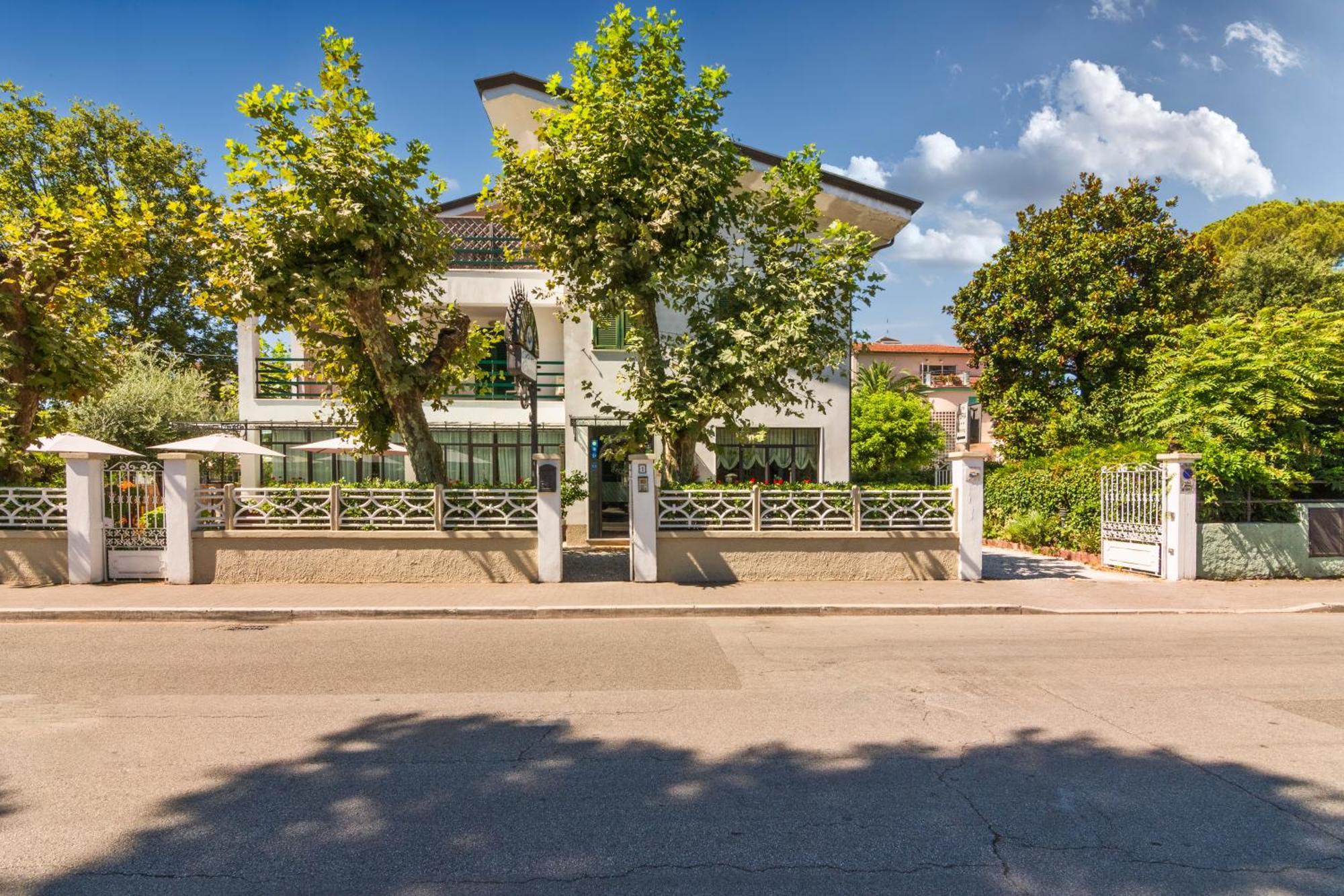 Hotel Eura Marina di Massa Exterior foto