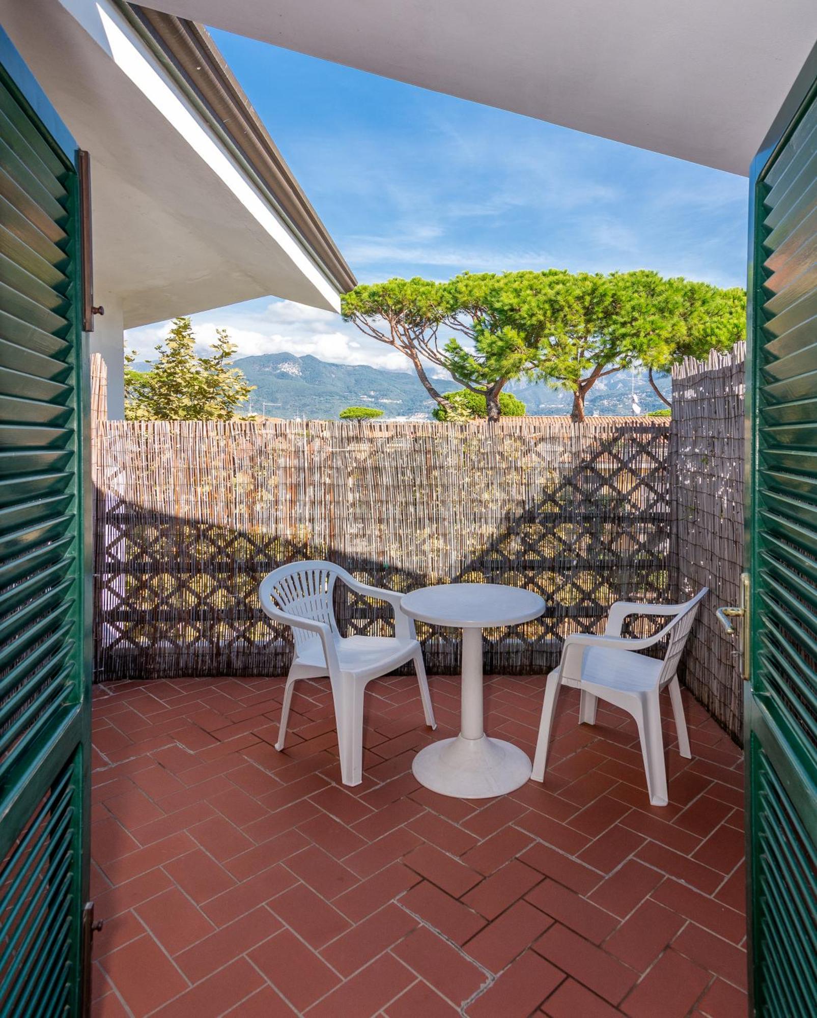 Hotel Eura Marina di Massa Exterior foto