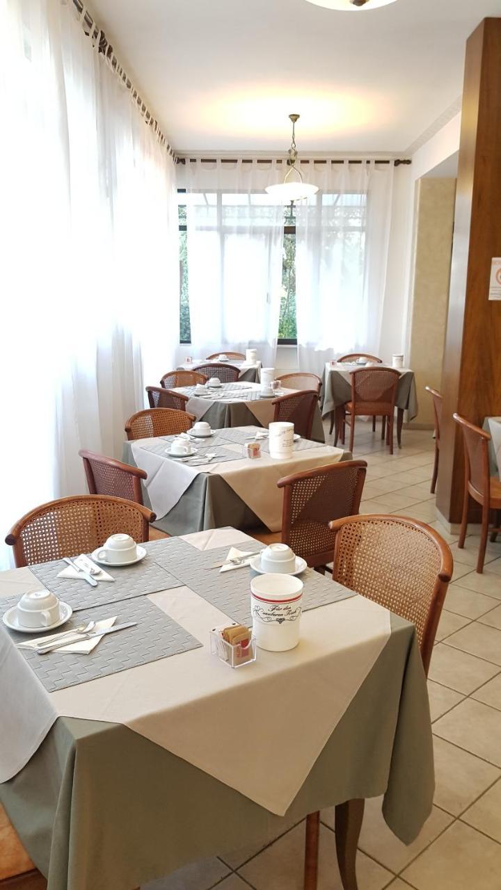 Hotel Eura Marina di Massa Exterior foto